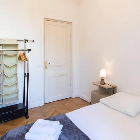 Holidays - Charmant, Authentique, 3 Chambres, Calme, Palais & Lägenhet *
